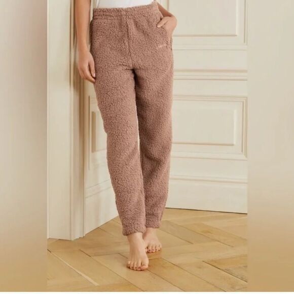 SKIMS Pants - Skims Dessert Tan Snuggly Skinny
Pants(Size Small)